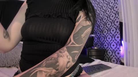 Snapshot of adeelinee chatting on November 26, 7:59 pm Ade online show from November 26, 7:59 pm