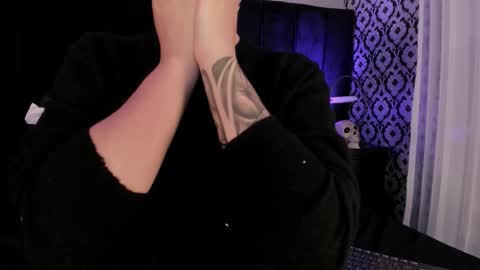 Snapshot of adeelinee chatting on December 3, 7:56 pm Ade online show from December 3, 7:56 pm