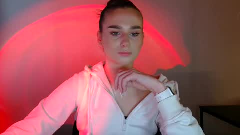 Adele Amore online show from March 3, 7:32 am