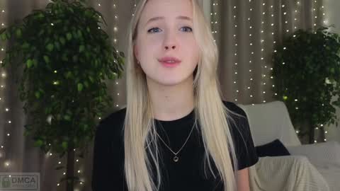 Snapshot of adele_armas chatting on February 2, 12:30 am Adele online show from February 2, 12:30 am