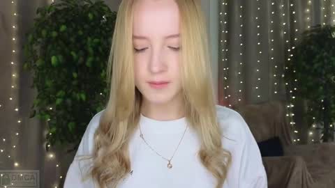 Snapshot of adele_armas chatting on February 15, 6:23 pm Adele online show from February 15, 6:23 pm