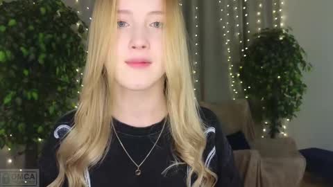 Snapshot of adele_armas chatting on February 19, 9:58 pm Adele online show from February 19, 9:58 pm