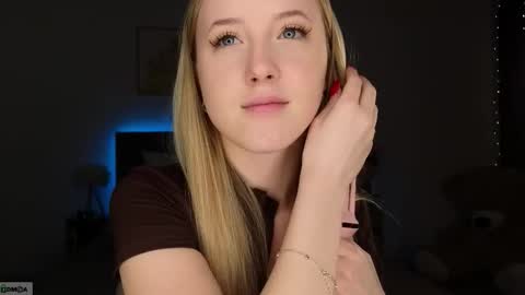 Snapshot of adele_armas chatting on February 21, 9:05 pm Adele online show from February 21, 9:05 pm