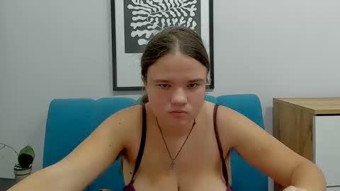 Snapshot of adelecruzz chatting on February 6, 1:47 pm adelecruzz online show from February 6, 1:47 pm