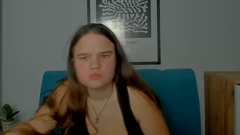 Snapshot of adelecruzz chatting on February 18, 8:10 am adelecruzz online show from February 18, 8:10 am