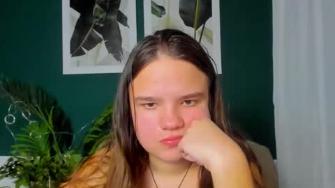 Snapshot of adelecruzz chatting on February 21, 1:34 pm adelecruzz online show from February 21, 1:34 pm