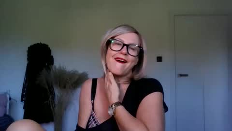 Snapshot of adelemilf40 chatting on September 27, 7:02 am adelemilf40 online show from September 27, 7:02 am