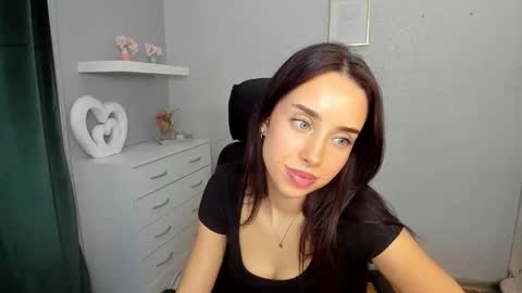 Snapshot of adelesolo chatting on February 26, 6:45 am Adele online show from February 26, 6:45 am