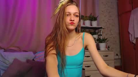 Snapshot of adelin_maxwell chatting on October 19, 8:26 am Lina online show from October 19, 8:26 am