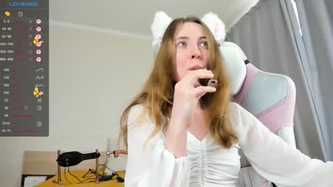 Snapshot of adelina_cowell chatting on October 31, 8:48 am Adelina online show from October 31, 8:48 am