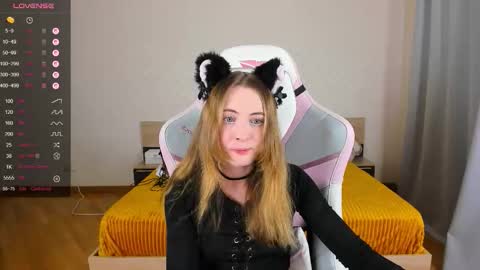 Snapshot of adelina_cowell chatting on November 3, 9:32 am Adelina online show from November 3, 9:32 am