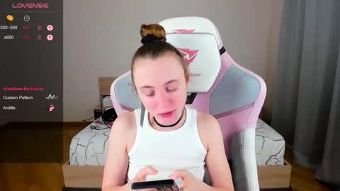 Snapshot of adelina_cowell chatting on November 22, 9:30 am Adelina online show from November 22, 9:30 am