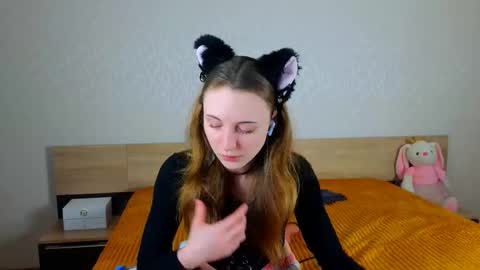 Snapshot of adelina_cowell chatting on February 9, 9:24 am Adelina online show from February 9, 9:24 am