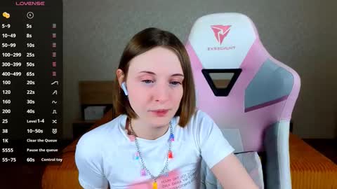 Snapshot of adelina_cowell chatting on February 16, 9:27 am Adelina online show from February 16, 9:27 am