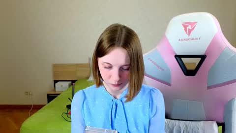 Snapshot of adelina_cowell chatting on February 22, 9:30 am Adelina online show from February 22, 9:30 am