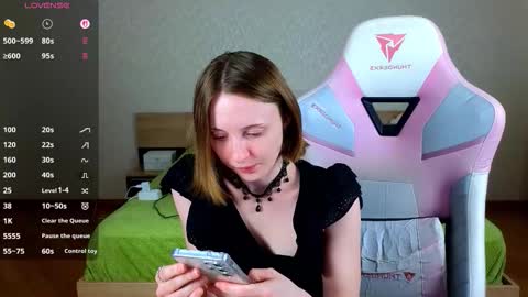 Snapshot of adelina_cowell chatting on February 28, 9:21 am Adelina online show from February 28, 9:21 am