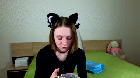 Snapshot of adelina_cowell chatting on March 2, 9:27 am Adelina online show from March 2, 9:27 am