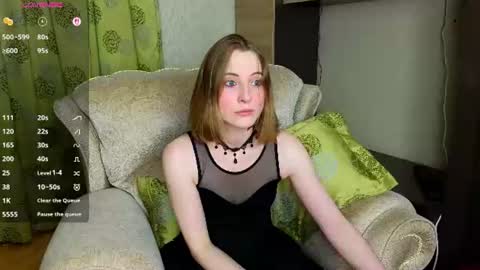 Snapshot of adelina_cowell chatting on June 18, 1:59 pm Adelina online show from June 18, 1:59 pm