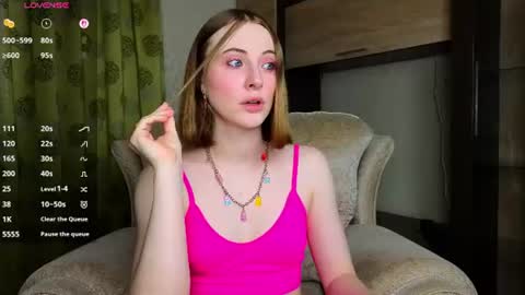 Snapshot of adelina_cowell chatting on June 19, 1:59 pm Adelina online show from June 19, 1:59 pm