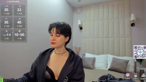Adeline Perle online show from September 29, 12:27 am