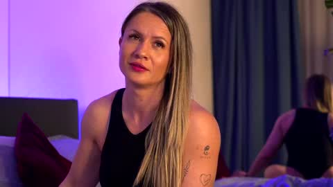 Adeline online show from April 7, 3:07 am