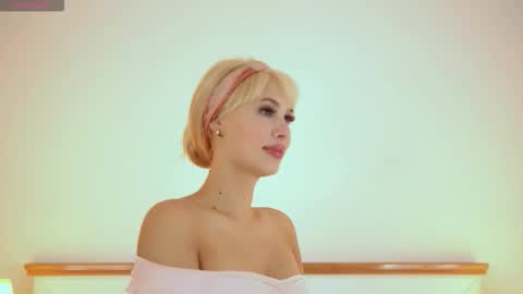 Snapshot of adelineking chatting on November 18, 2:50 am Ade online show from November 18, 2:50 am