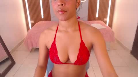 Snapshot of adelinne_ chatting on March 1, 12:40 pm Adhara Hills online show from March 1, 12:40 pm