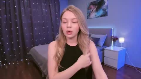 adelllovely online show from December 2, 11:15 am