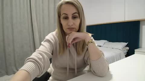 Snapshot of adellynrose chatting on May 1, 6:12 pm Adellyn online show from May 1, 6:12 pm