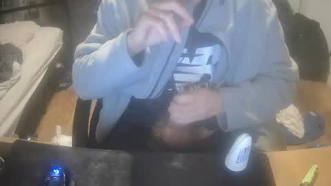 Snapshot of adertitsoff69 chatting on February 7, 2:37 am adertitsoff69 online show from February 7, 2:37 am