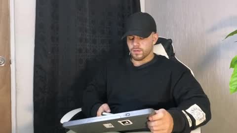 Ades online show from October 7, 11:51 am