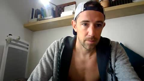 Snapshot of adibou13 chatting on February 25, 9:08 am adibou13 online show from February 25, 9:08 am