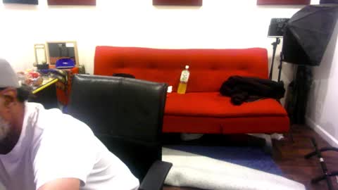 Snapshot of adick_ting chatting on February 2, 2:54 am adick_ting online show from February 2, 2:54 am