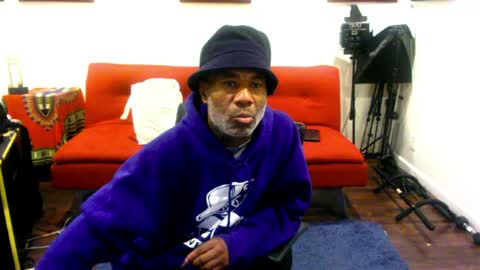 Snapshot of adick_ting chatting on April 4, 8:56 am adick_ting online show from April 4, 8:56 am