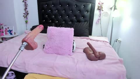  Adila  online show from April 13, 1:55 am