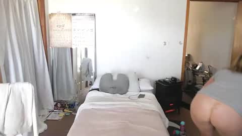 Snapshot of adorable22 chatting on November 11, 6:30 pm adorable22 online show from November 11, 6:30 pm