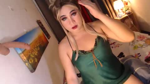 Snapshot of adorablekim69 chatting on December 13, 7:58 am MsKim online show from December 13, 7:58 am