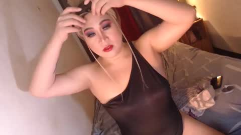 MsKim  online show from April 28, 1:48 am