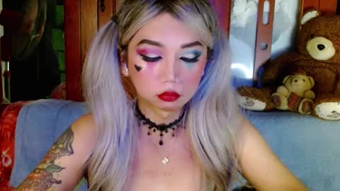 Snapshot of adorableslutxxx chatting on December 15, 9:13 am jasmine online show from December 15, 9:13 am