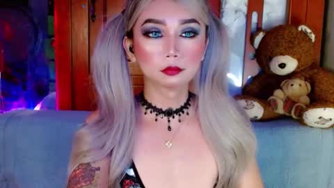 Snapshot of adorableslutxxx chatting on December 16, 11:18 pm jasmine online show from December 16, 11:18 pm