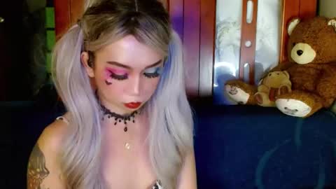 Snapshot of adorableslutxxx chatting on January 17, 12:20 am jasmine online show from January 17, 12:20 am
