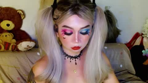 Snapshot of adorableslutxxx chatting on February 25, 11:11 pm jasmine online show from February 25, 11:11 pm