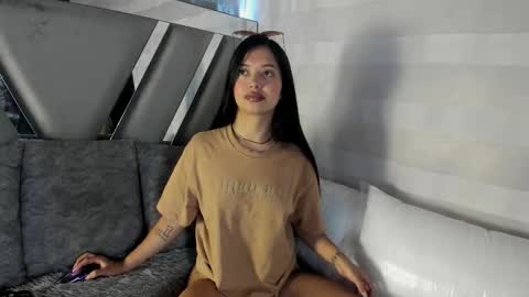 Stormi online show from March 17, 6:00 pm