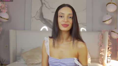 adoracortes online show from October 18, 5:10 am