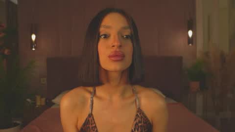 adoracortes online show from April 18, 5:11 am