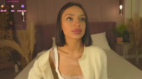 adoracortes online show from April 19, 5:07 am