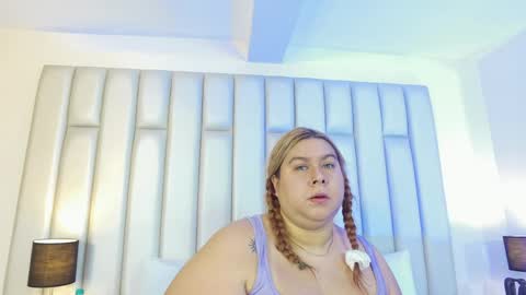 ANDREA PEREZ online show from April 9, 11:37 am