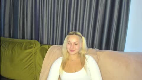 Snapshot of adrelaxina chatting on September 12, 3:23 pm Adrelaxina online show from September 12, 3:23 pm
