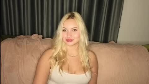 Snapshot of adrelaxina chatting on September 24, 9:18 pm Adrelaxina online show from September 24, 9:18 pm