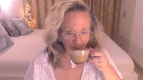 Snapshot of adrena_ chatting on June 15, 2:14 am Cryna online show from June 15, 2:14 am